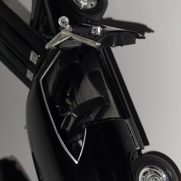 🚗 1:24 scale diecast Chevelle & Charger Welly & Universal Stuios - Picture 8 of 13